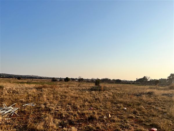 11.1 ha Land available in Wilkoppies