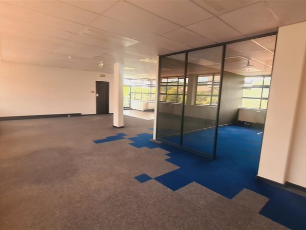 172  m² Commercial space