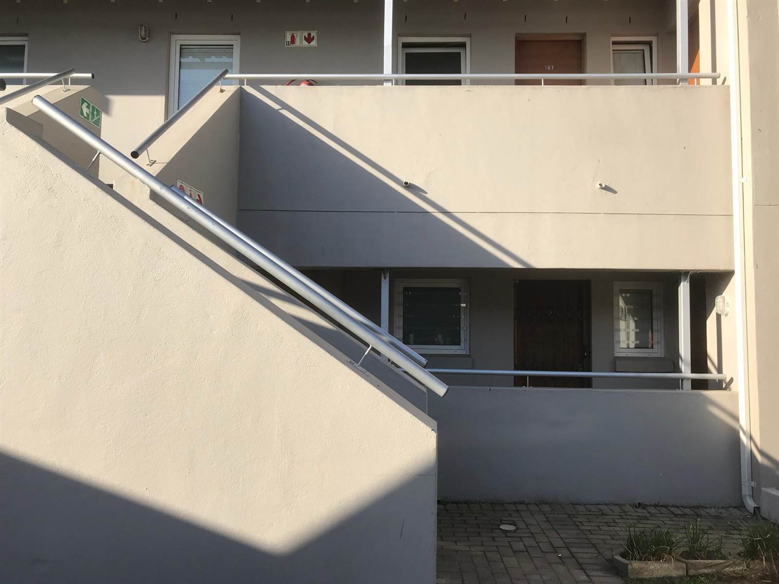 1 Bed Apartment in Paarl Central East photo number 2