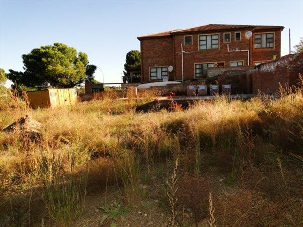794 m² Land available in Uitsig