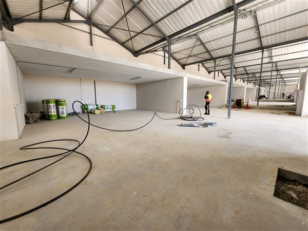 302  m² Industrial space