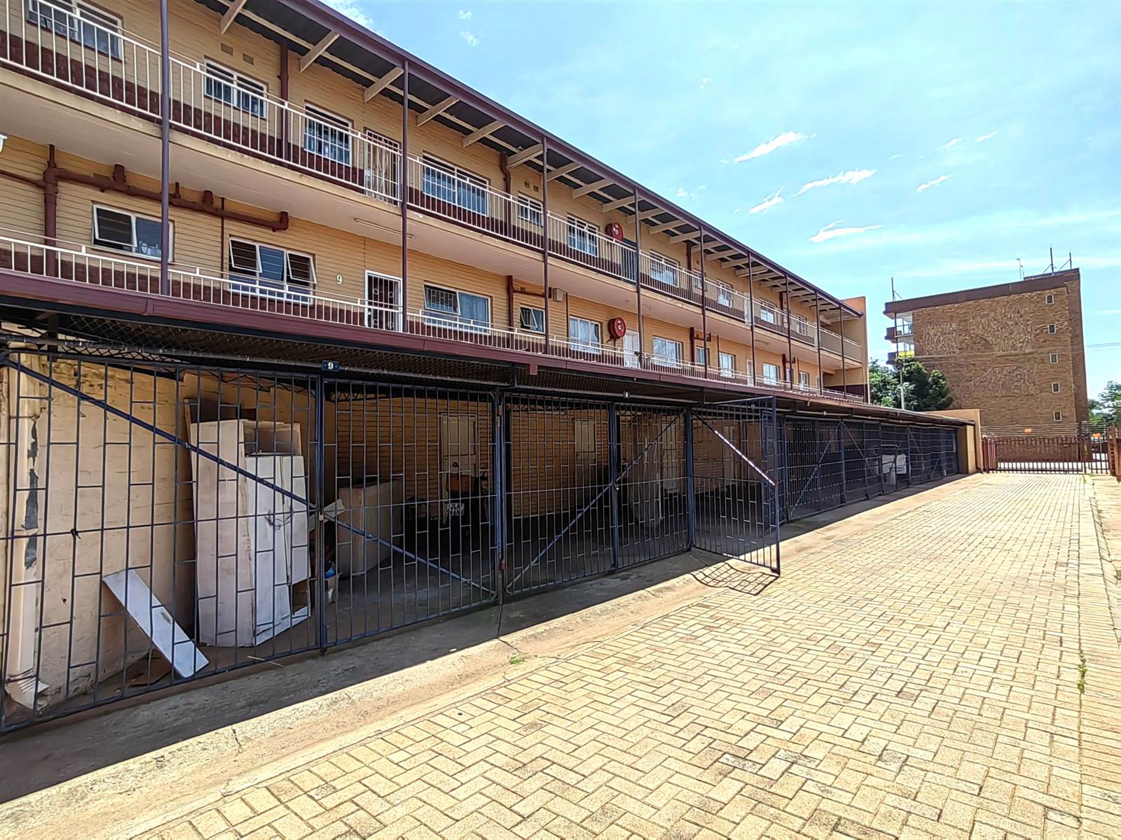 1 Bed Apartment in Potchefstroom Central photo number 1