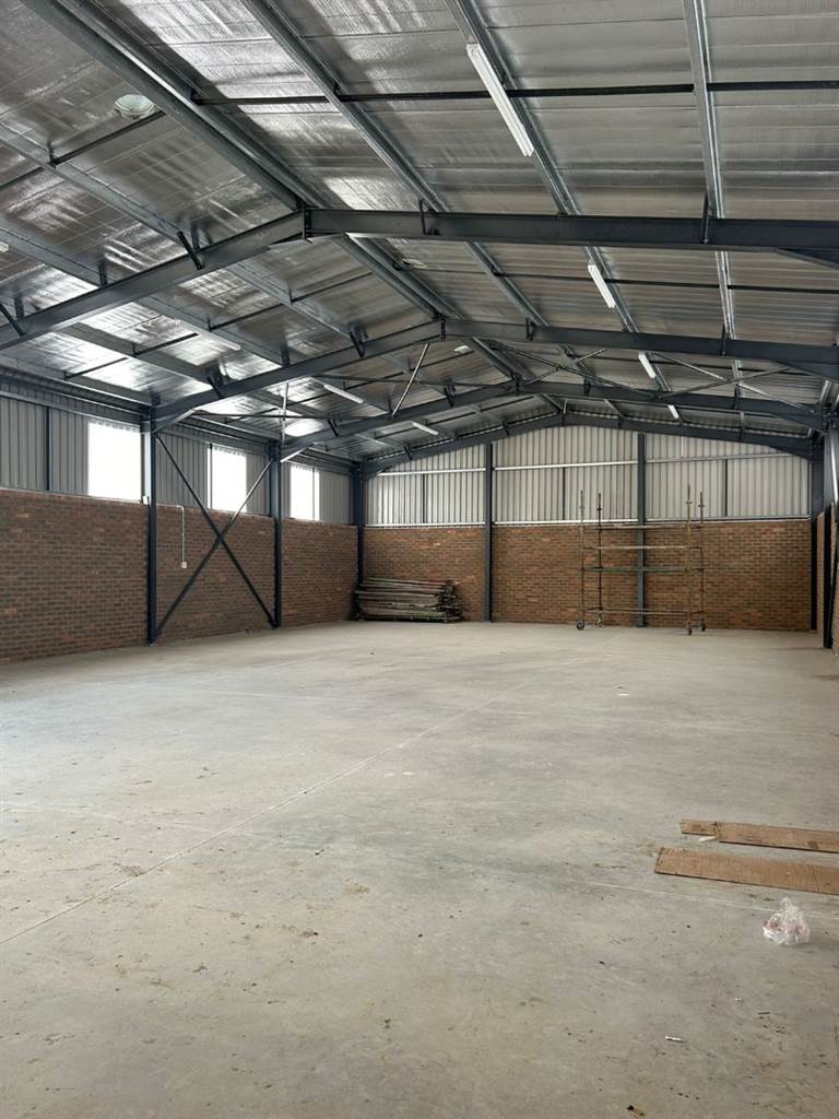 265  m² Commercial space in Gonubie photo number 2