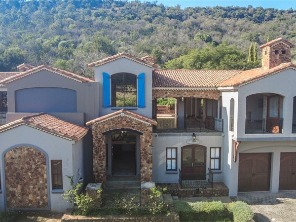 4 Bedroom House 4 Bedroom House