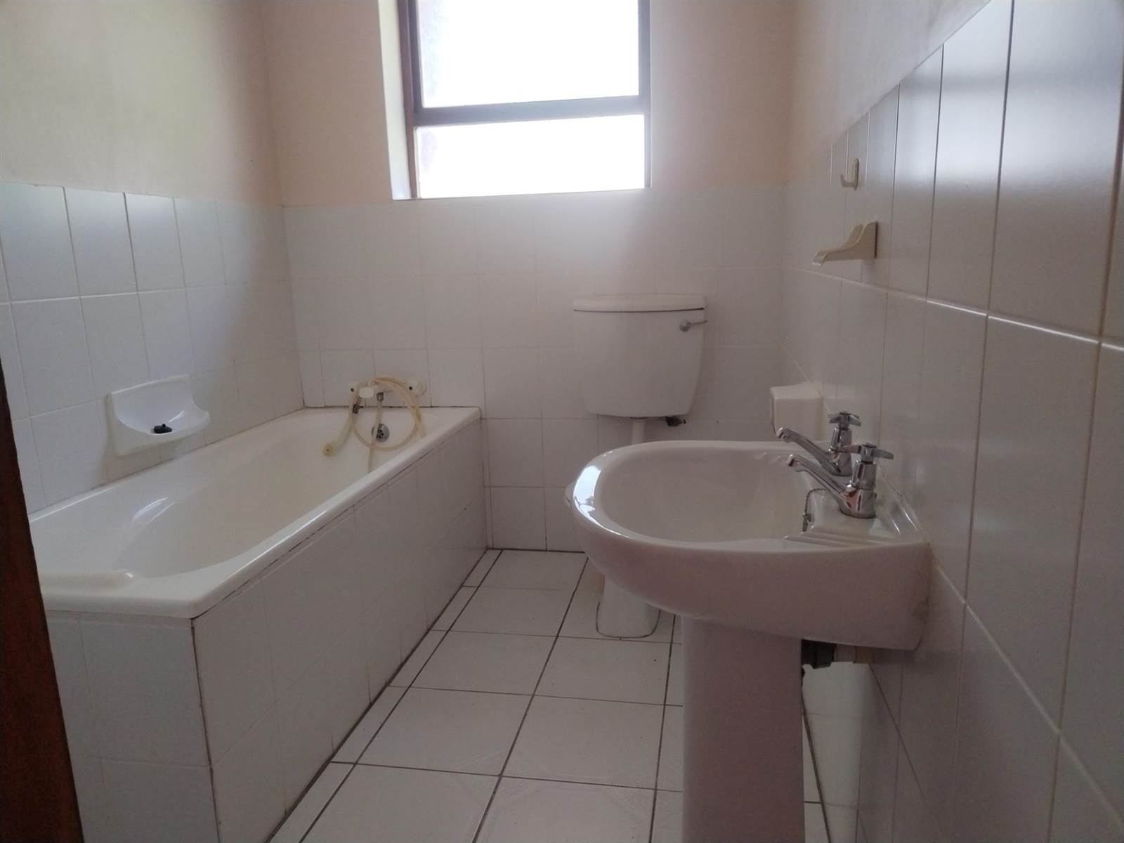 2 Bed House in Bredasdorp photo number 14
