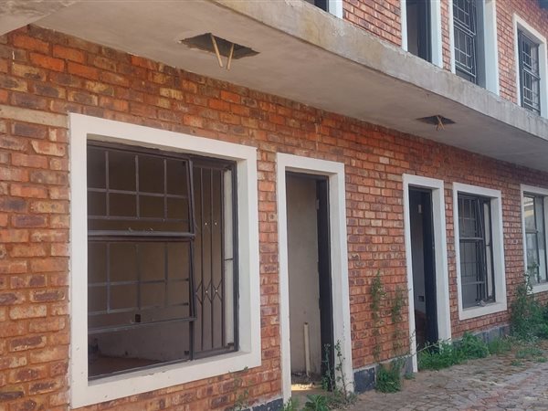 10 Bed Apartment in Spruit View