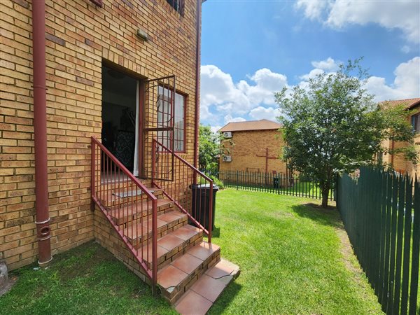3 Bedroom Townhouse 3 Bedroom Townhouse