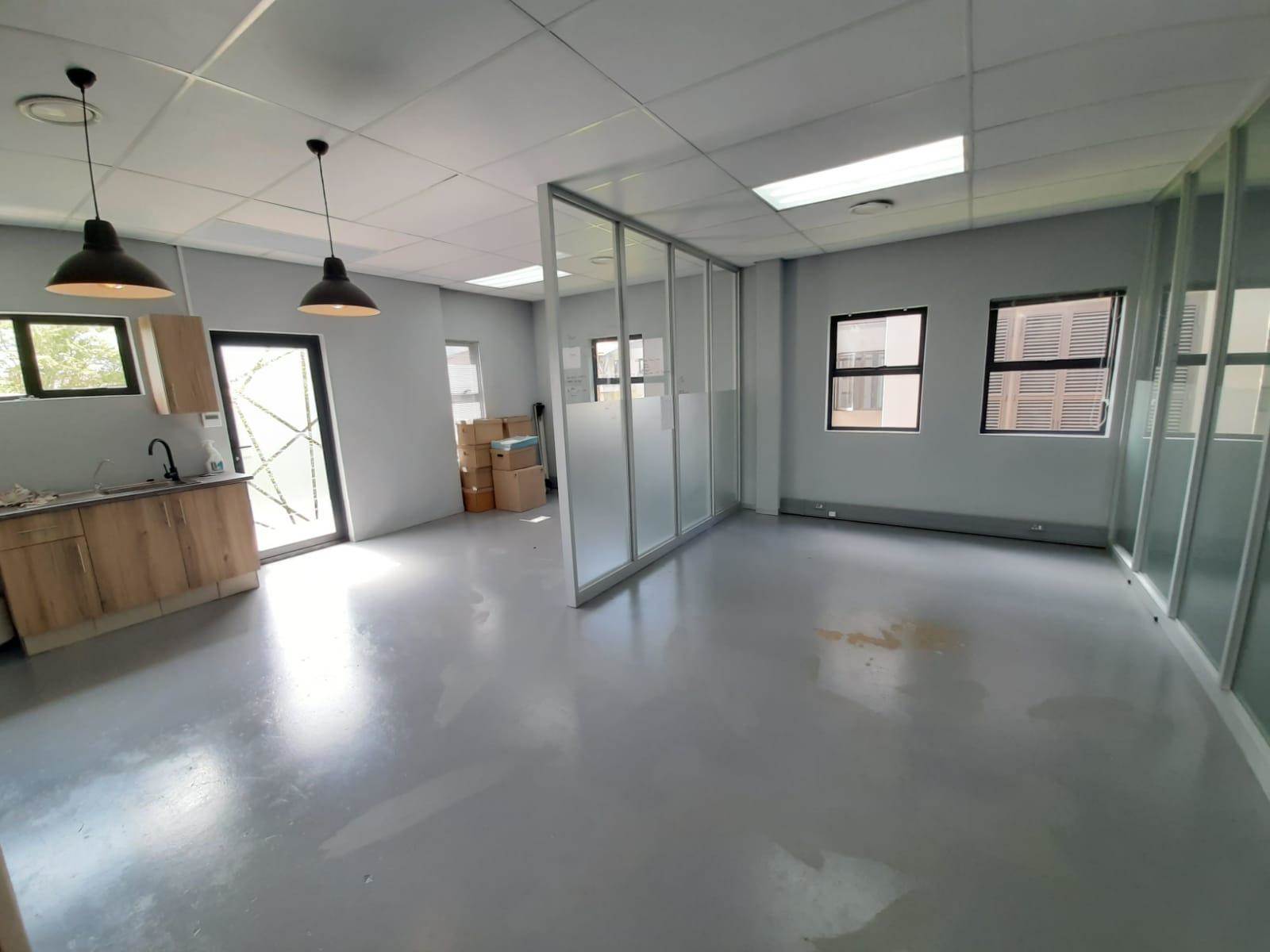 84  m² Commercial space in Silver Lakes photo number 3