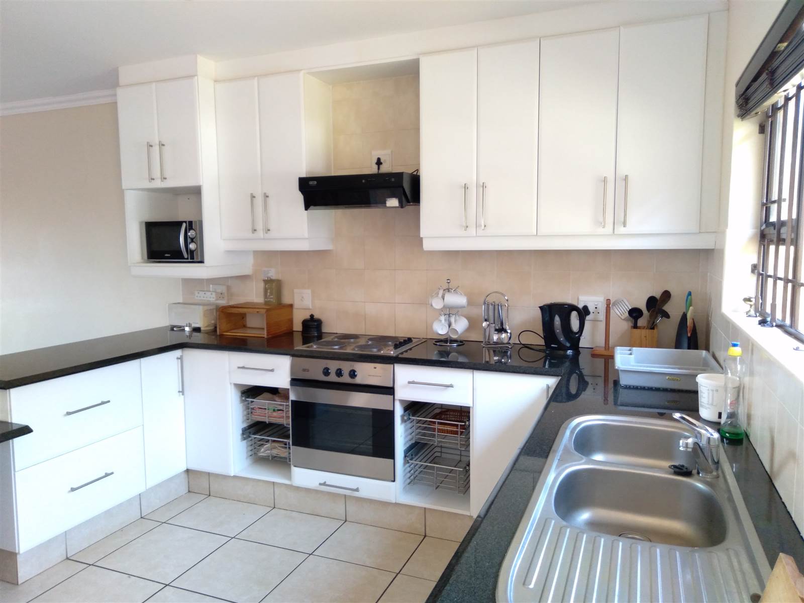3 Bed Flat in Scottburgh Central photo number 6