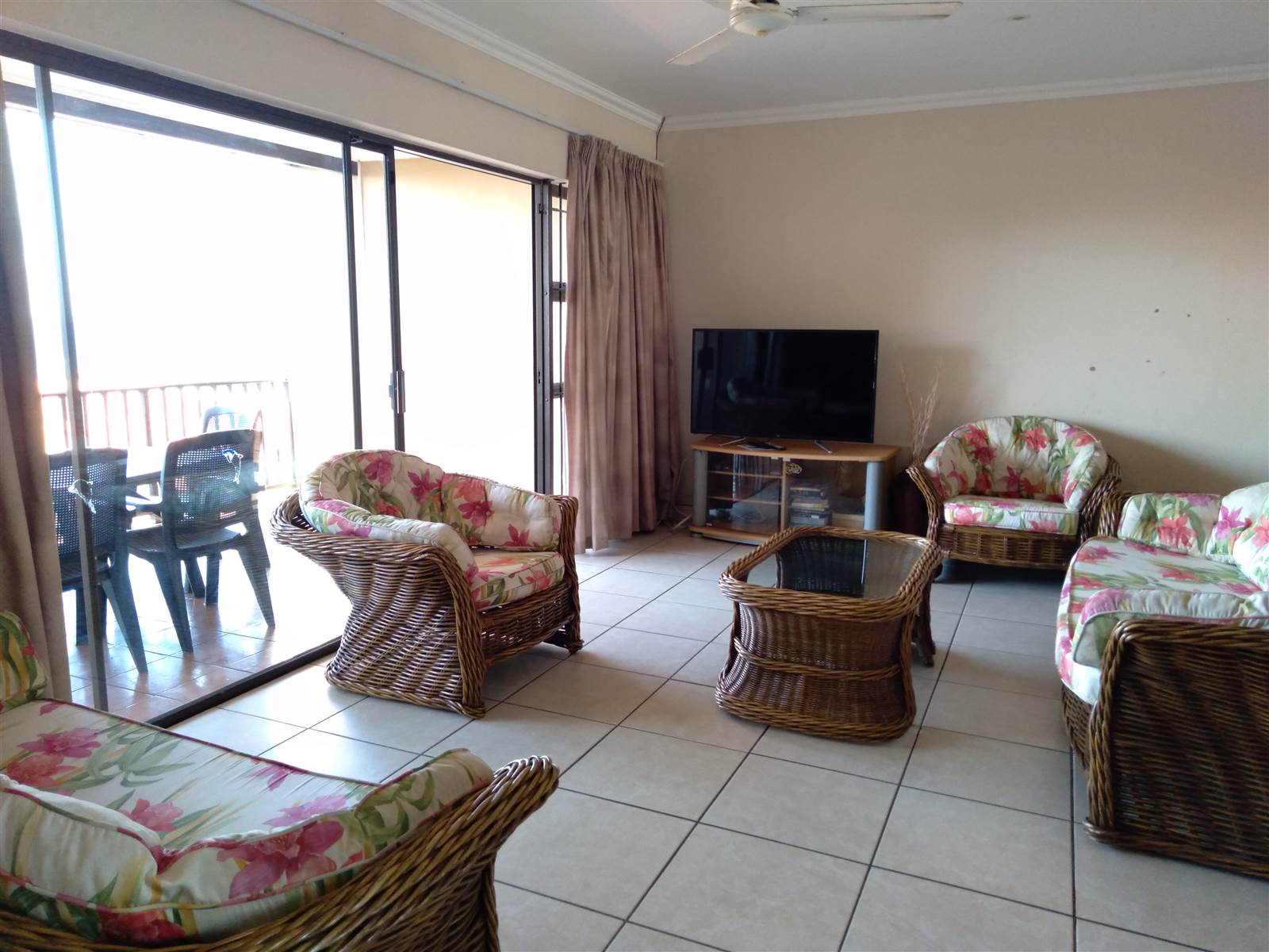 3 Bed Flat in Scottburgh Central photo number 10