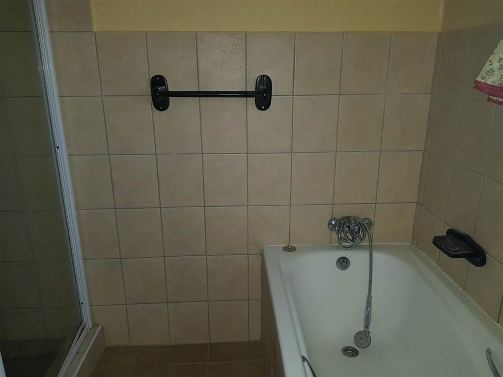 3 Bed Townhouse in Waterkloof photo number 6