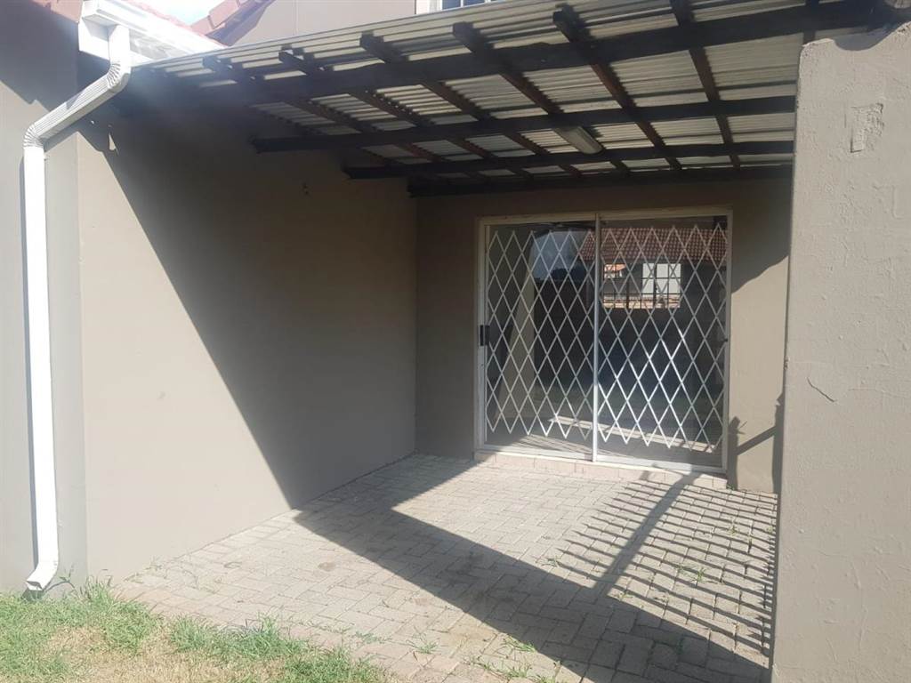 3 Bed Townhouse in Waterkloof photo number 26