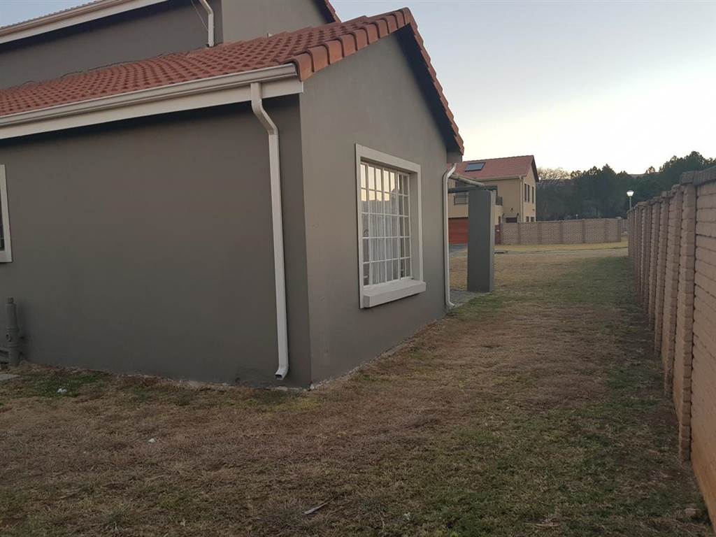 3 Bed Townhouse in Waterkloof photo number 4