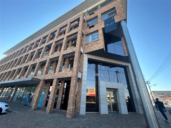 794  m² Commercial space