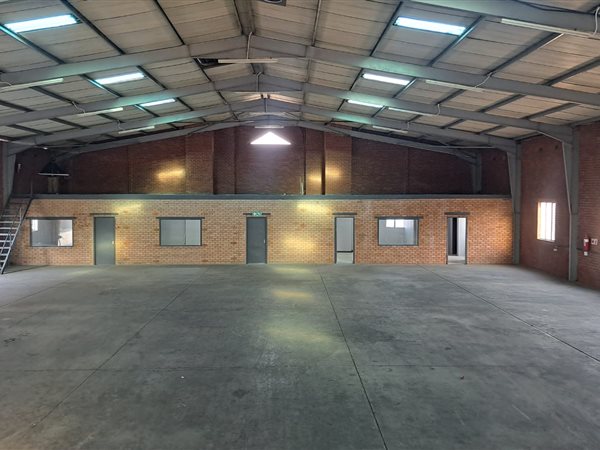 1 200  m² Industrial space