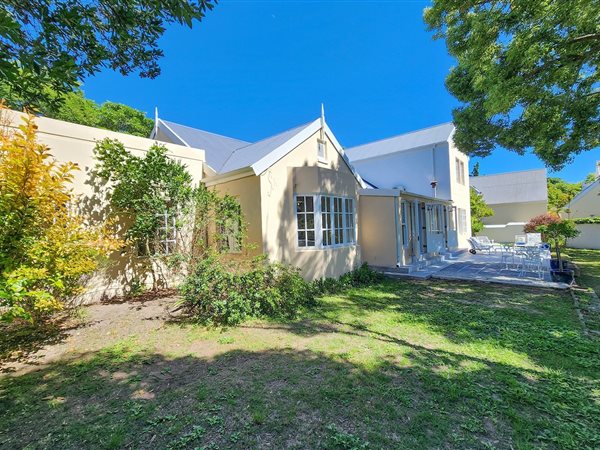 4 Bedroom House 4 Bedroom House