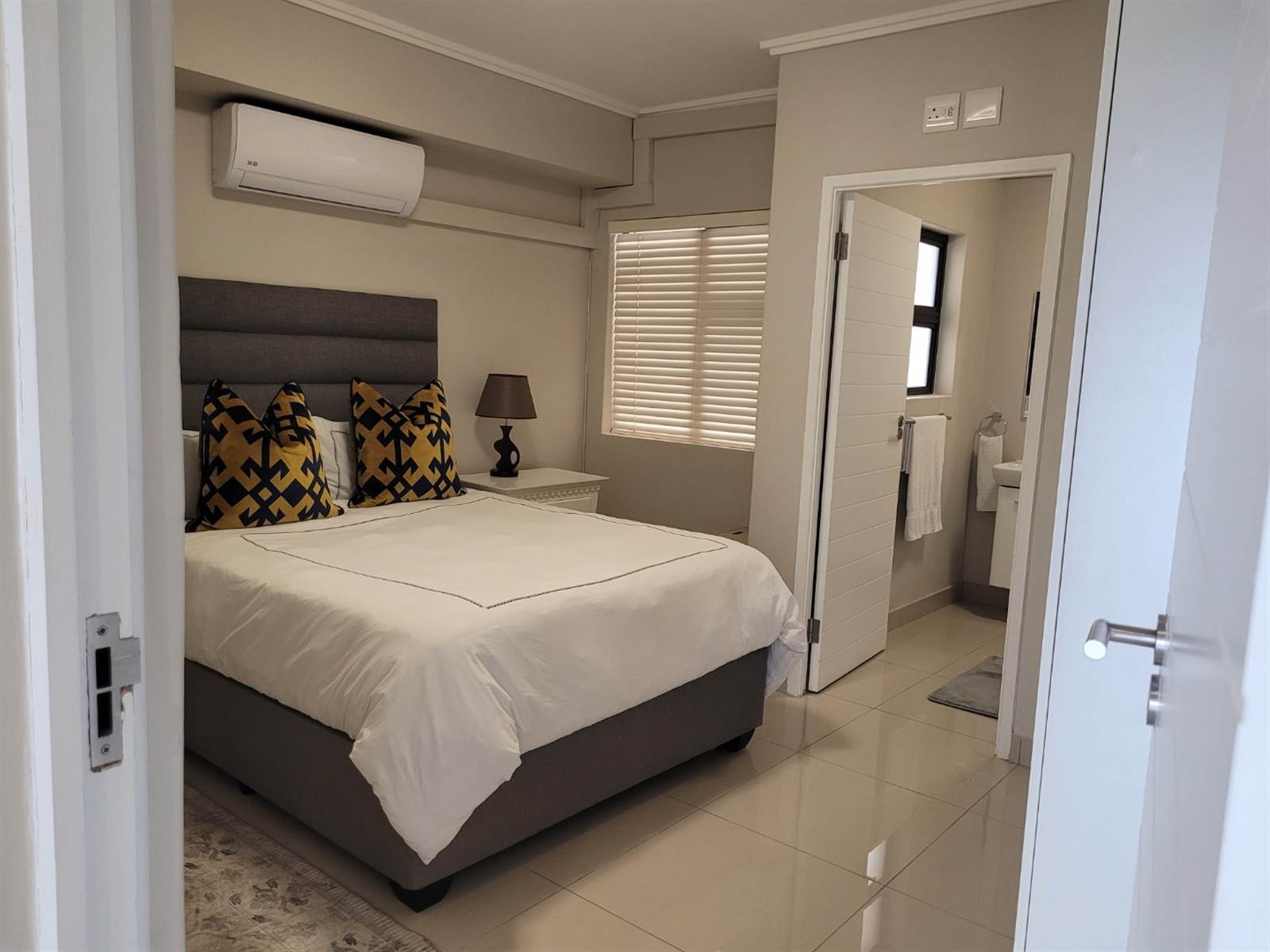 2 Bed Apartment in Umhlanga Ridge photo number 12