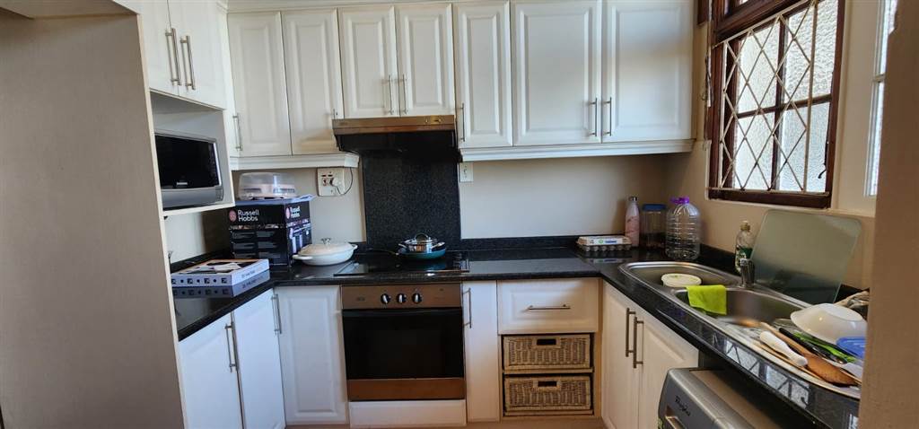 1.5 Bed Apartment in Bulwer photo number 7