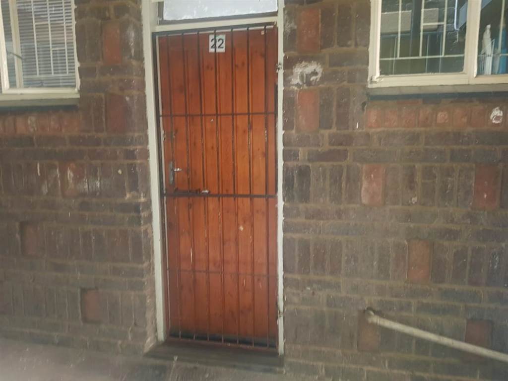 3 Bed Flat in Rustenburg Central photo number 4
