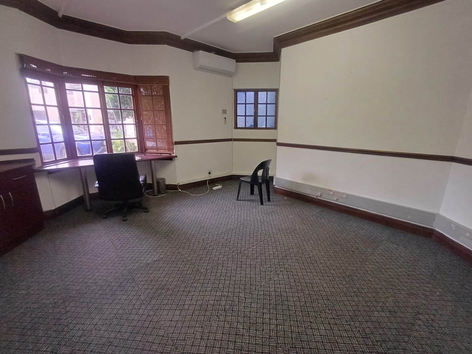 17  m² Commercial space in Umbogintwini photo number 1