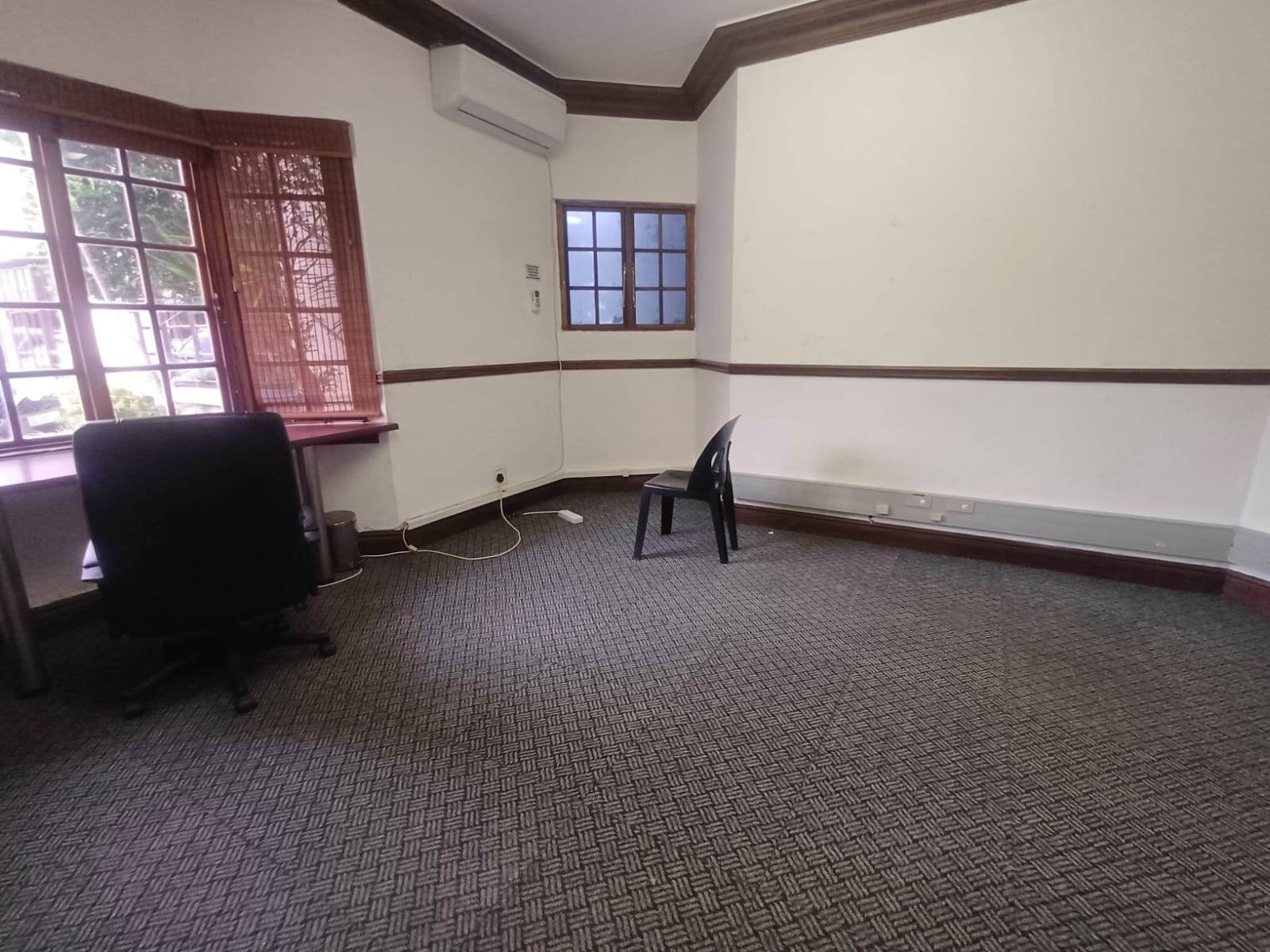 17  m² Commercial space in Umbogintwini photo number 5