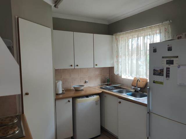 2 Bed Townhouse in Moreleta Park photo number 5