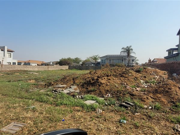 1 200 m² Land