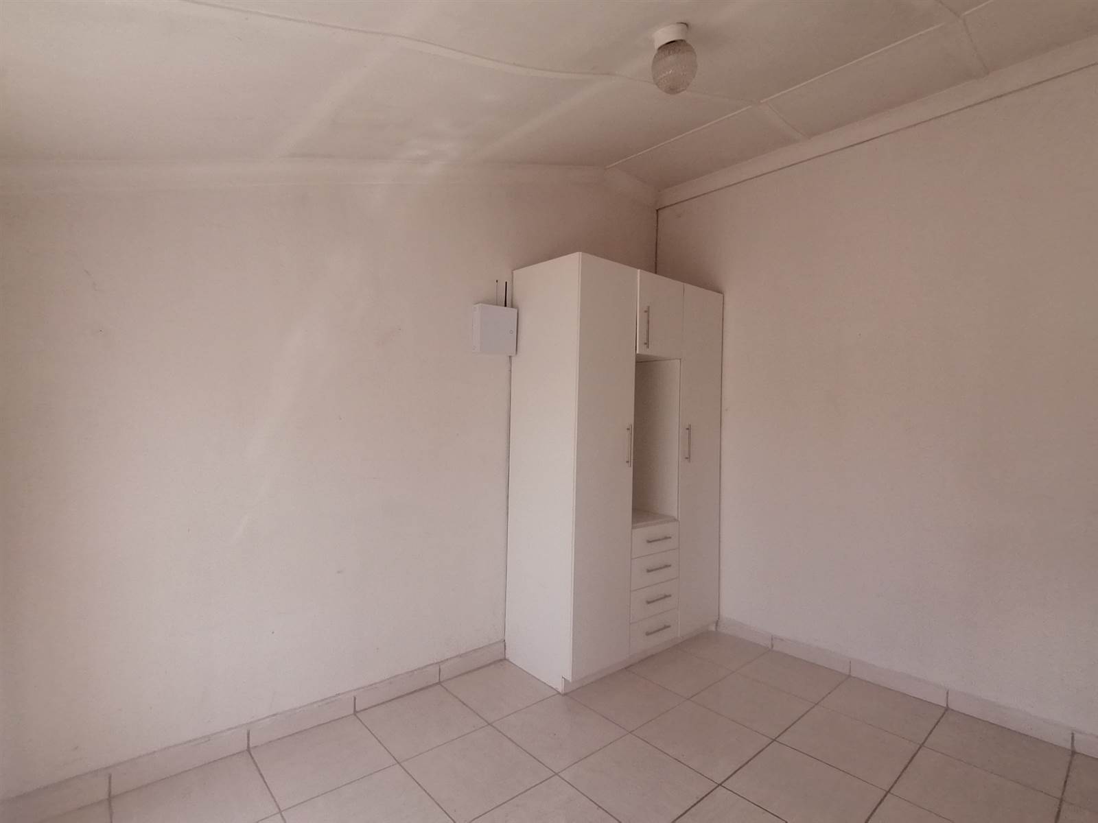 2 Bed House in Moroka photo number 12