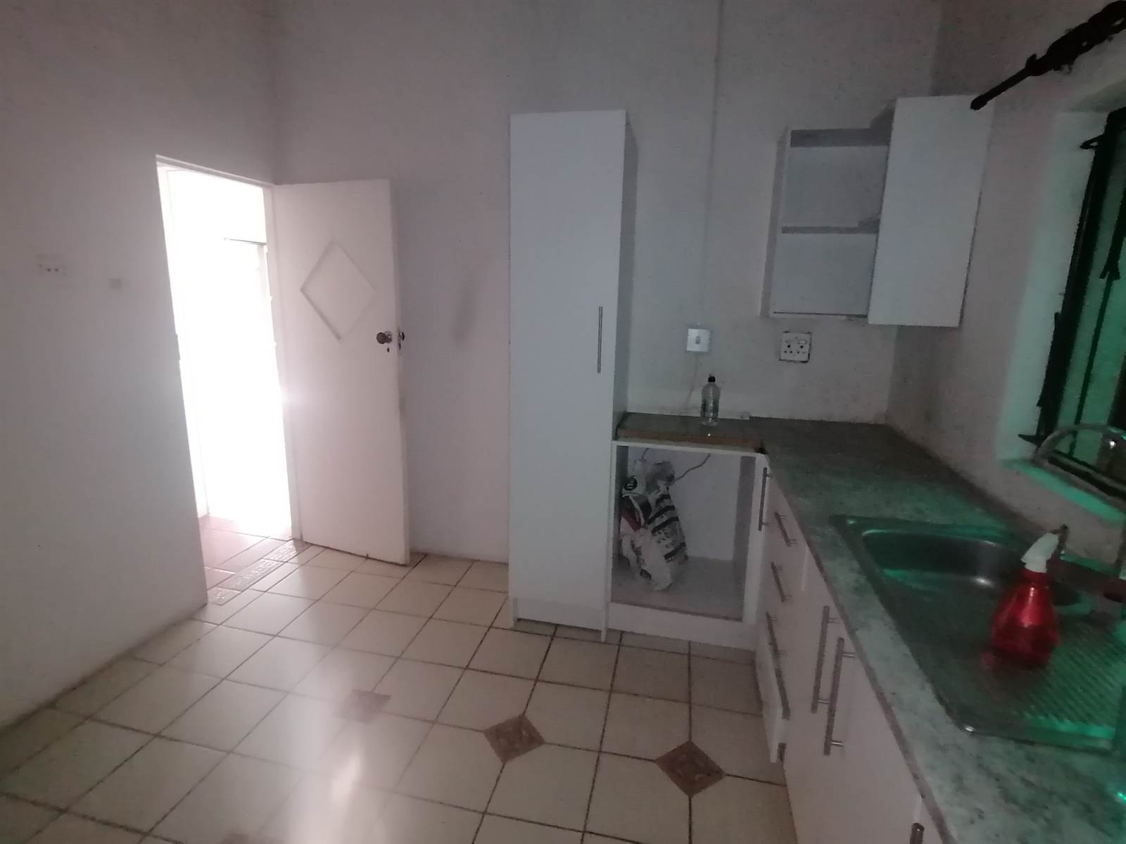 2 Bed House in Moroka photo number 5