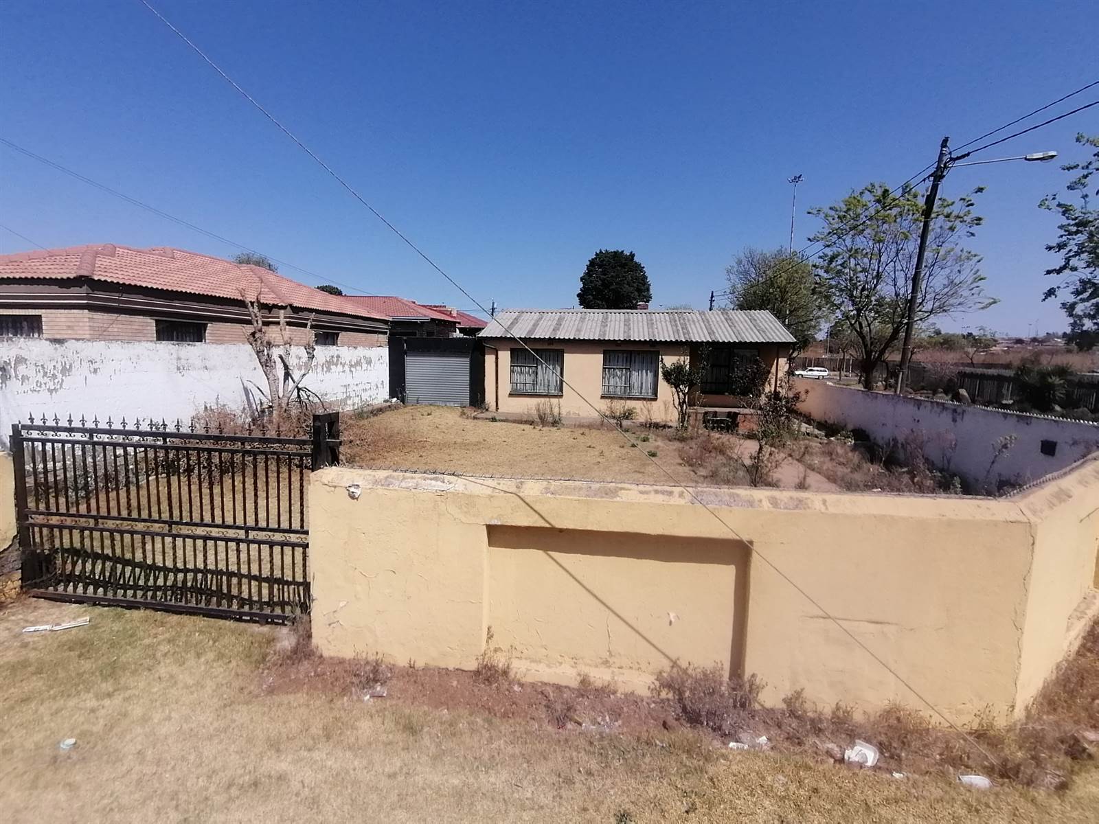 2 Bed House in Moroka photo number 1