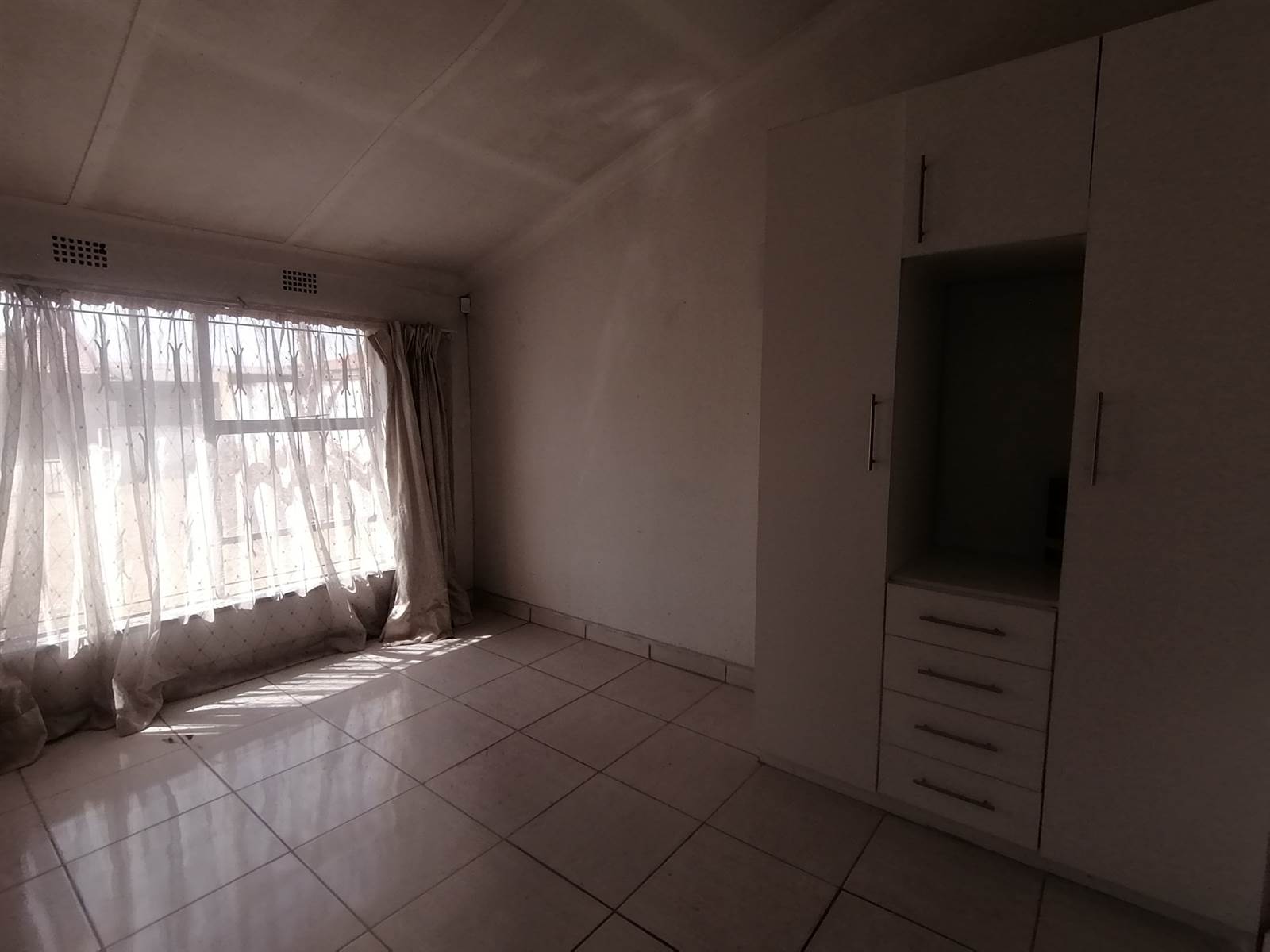 2 Bed House in Moroka photo number 7