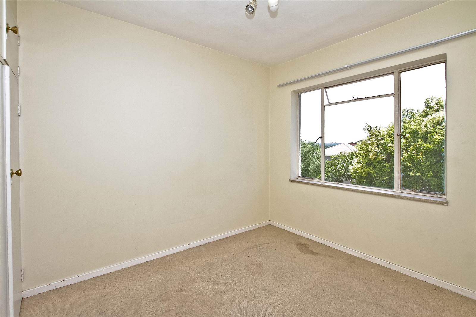 3 Bed Apartment in Craighall Park photo number 6
