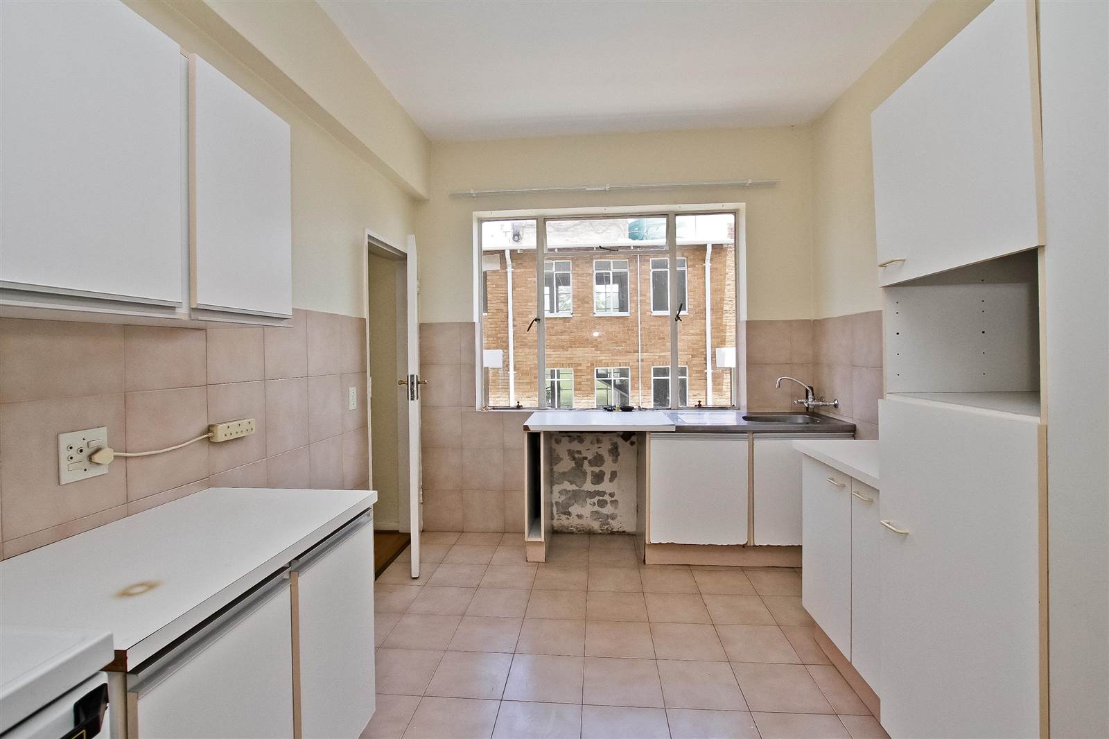 3 Bed Apartment in Craighall Park photo number 14