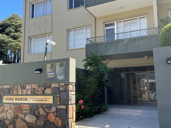 3 Bed Apartment in Craighall Park