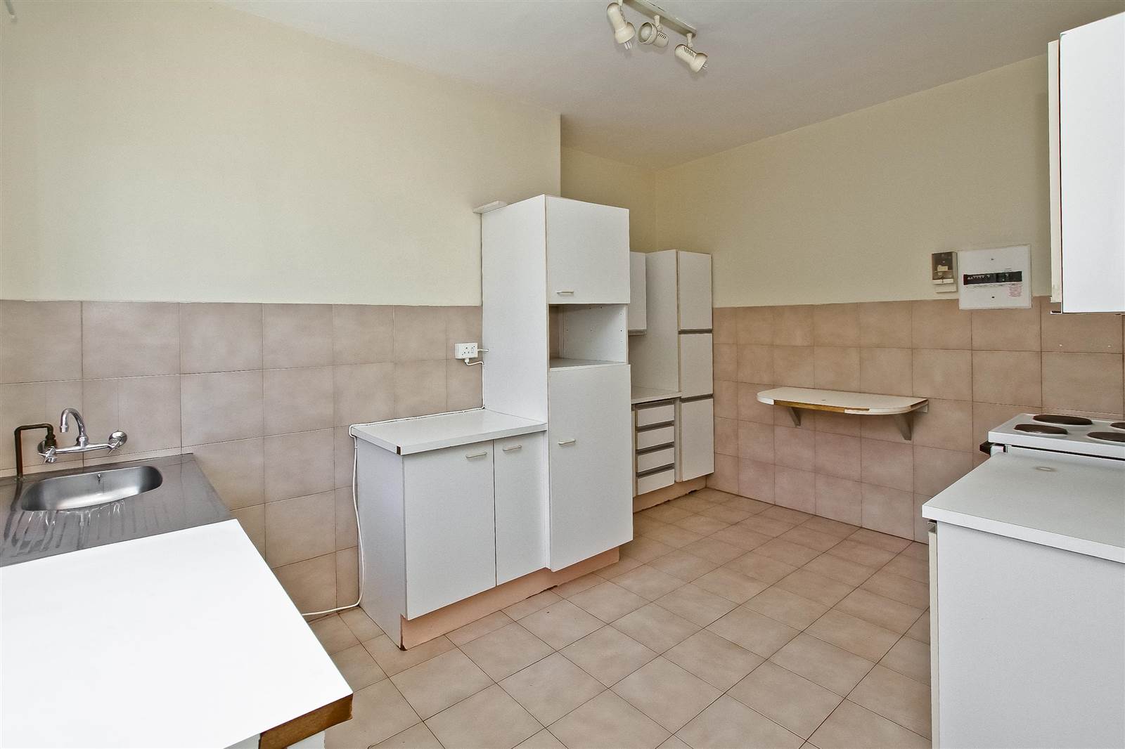 3 Bed Apartment in Craighall Park photo number 16