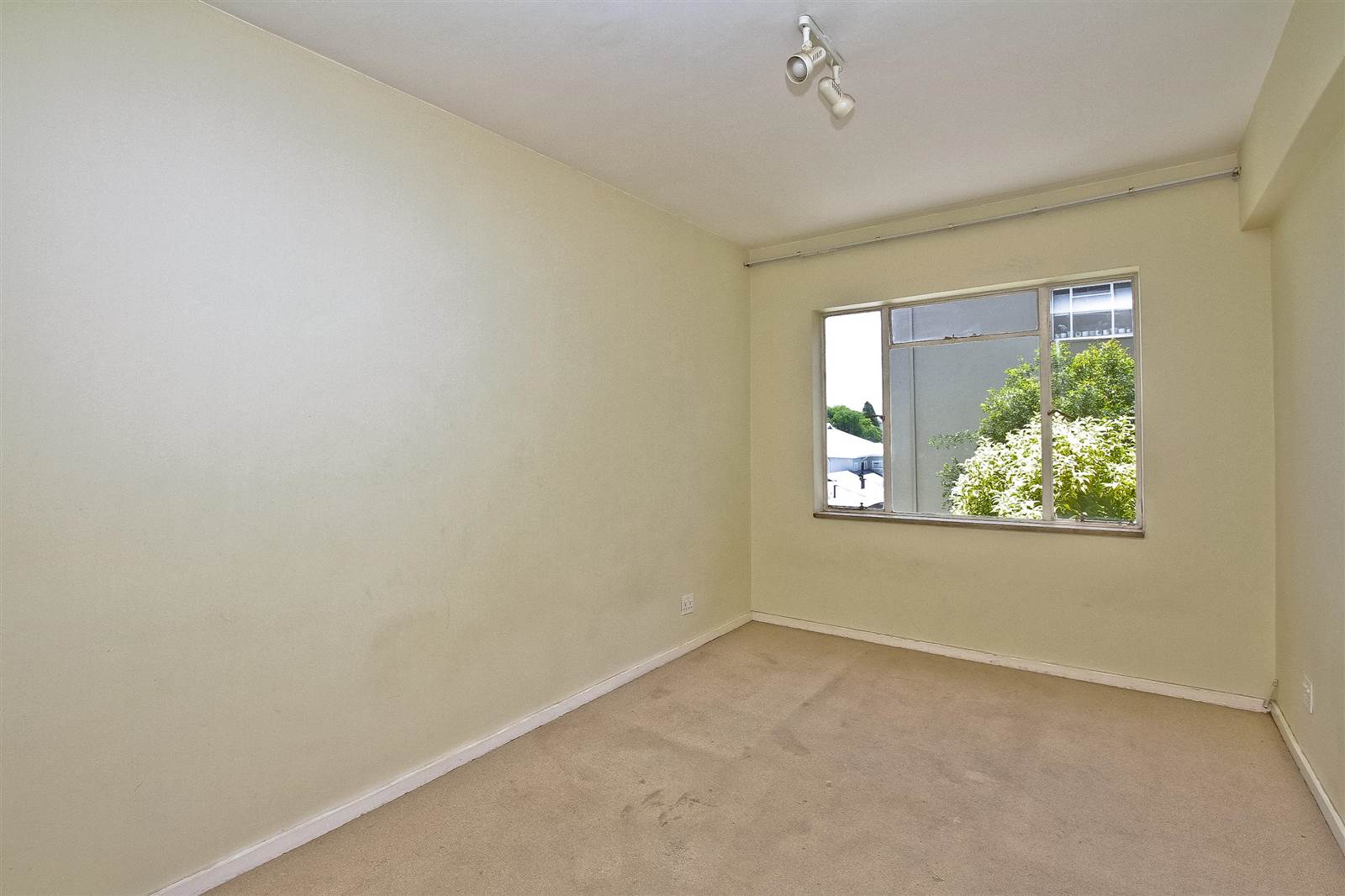 3 Bed Apartment in Craighall Park photo number 8