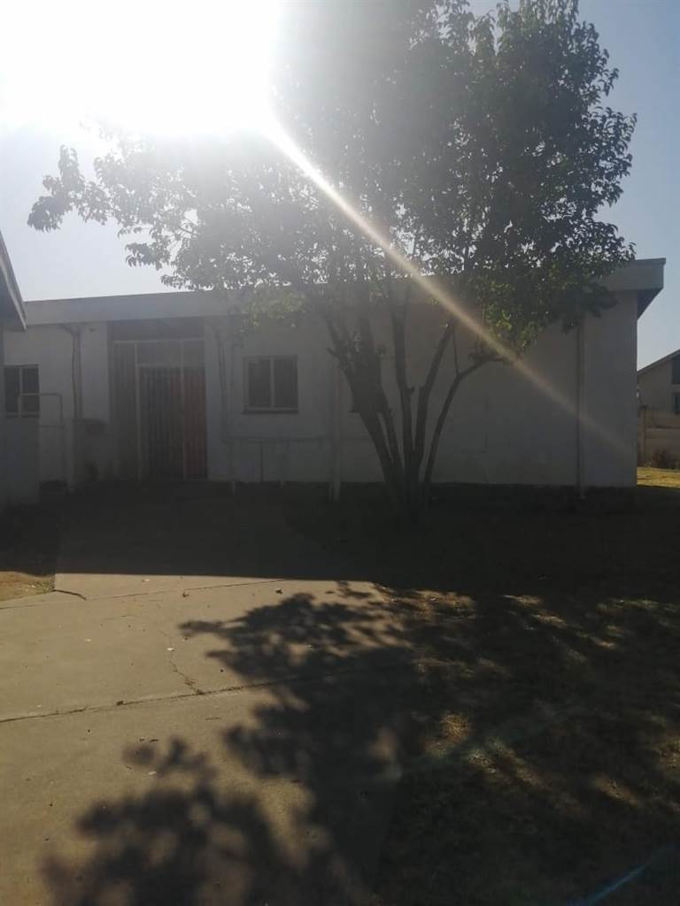 3 Bed House in Barry Hertzog Park photo number 1