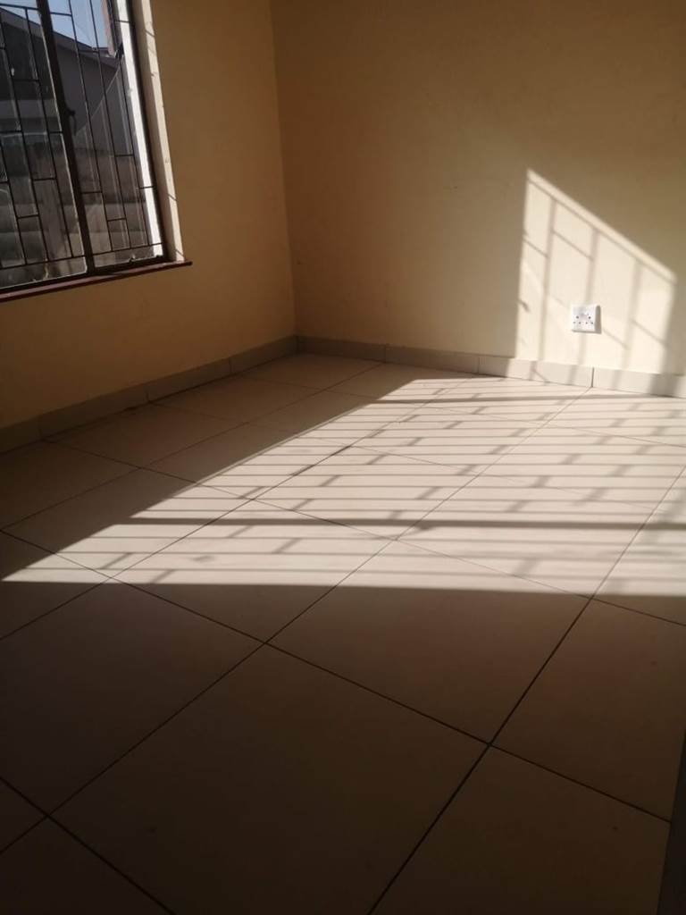 3 Bed House in Barry Hertzog Park photo number 5