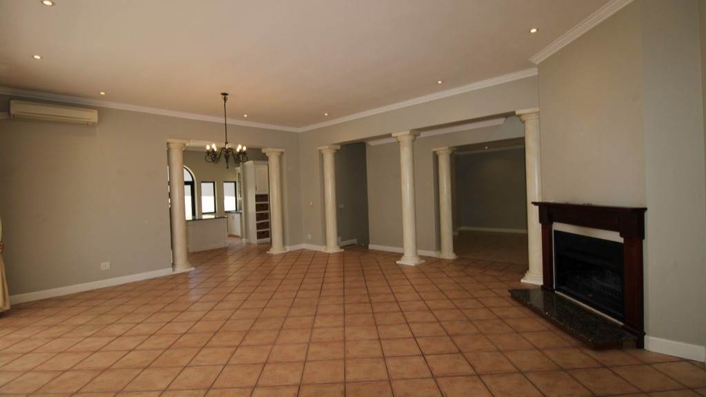 4 Bed House in Dainfern Ridge photo number 5