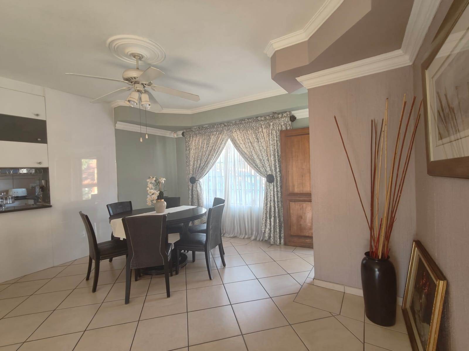 4 Bed House in Azaleapark photo number 6