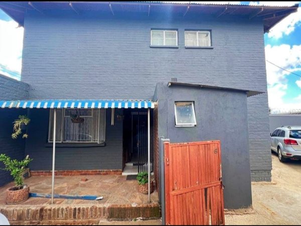 5 Bedroom House 5 Bedroom House