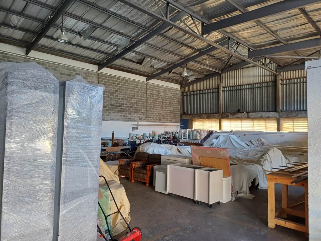 400  m² Industrial space in Retreat photo number 1
