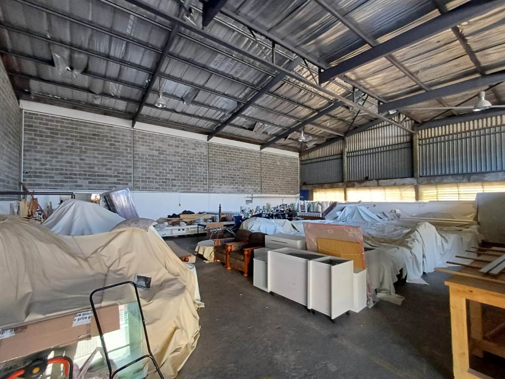 400  m² Industrial space in Retreat photo number 3