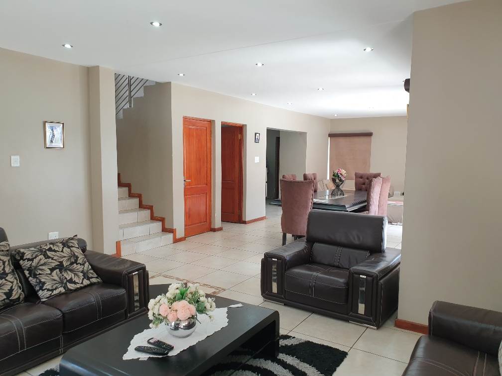 4 Bed House in Bushwillow Park Estate photo number 21