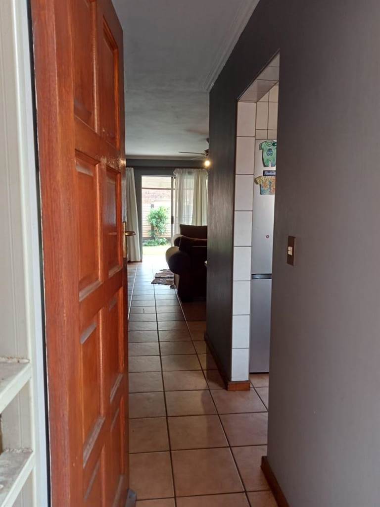 2 Bed Townhouse in Doornpoort and surrounds photo number 10