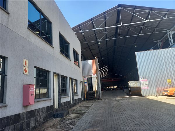 2 000  m² Industrial space