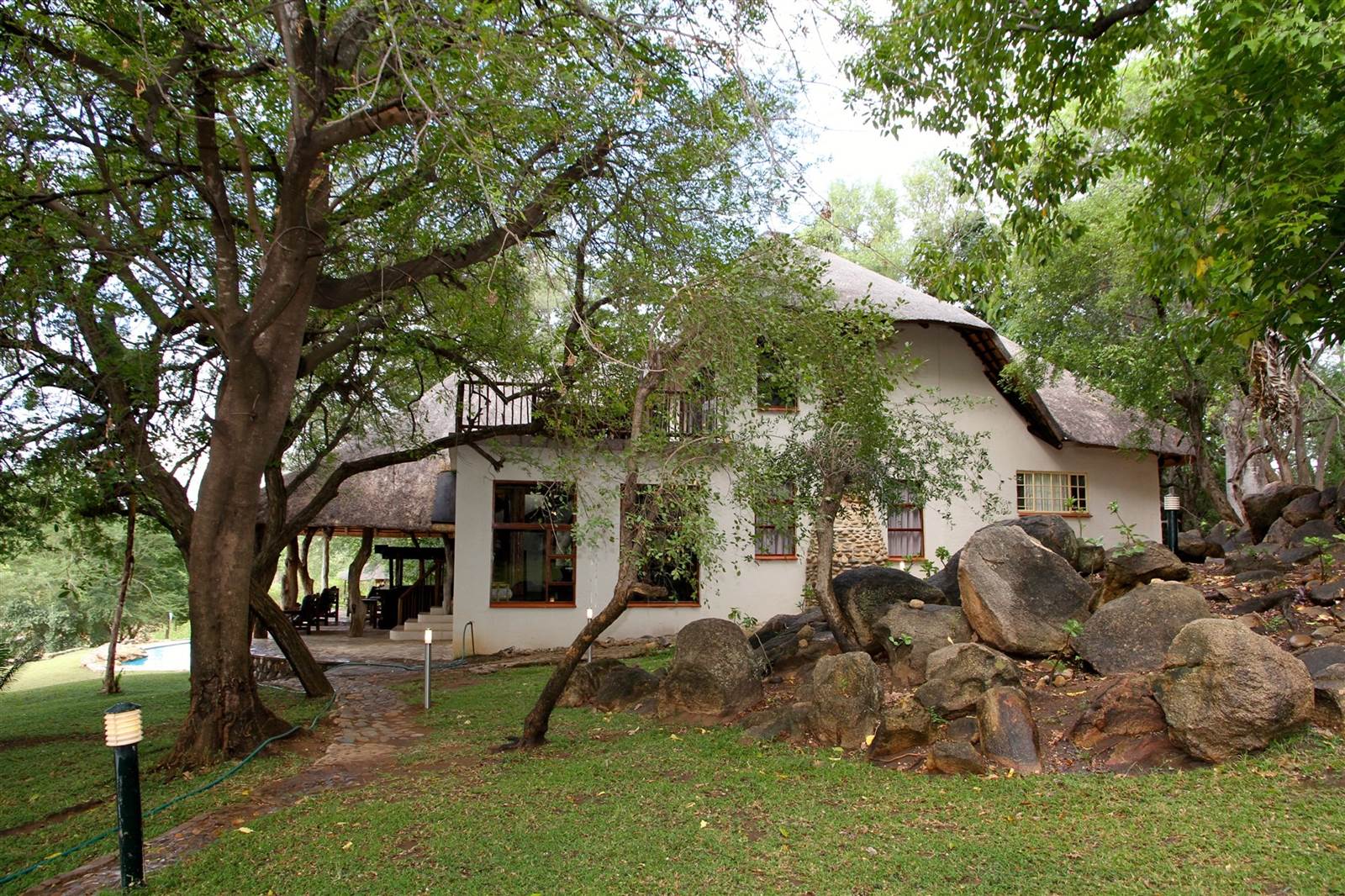 8 Bed House in Ndlovumzi photo number 1
