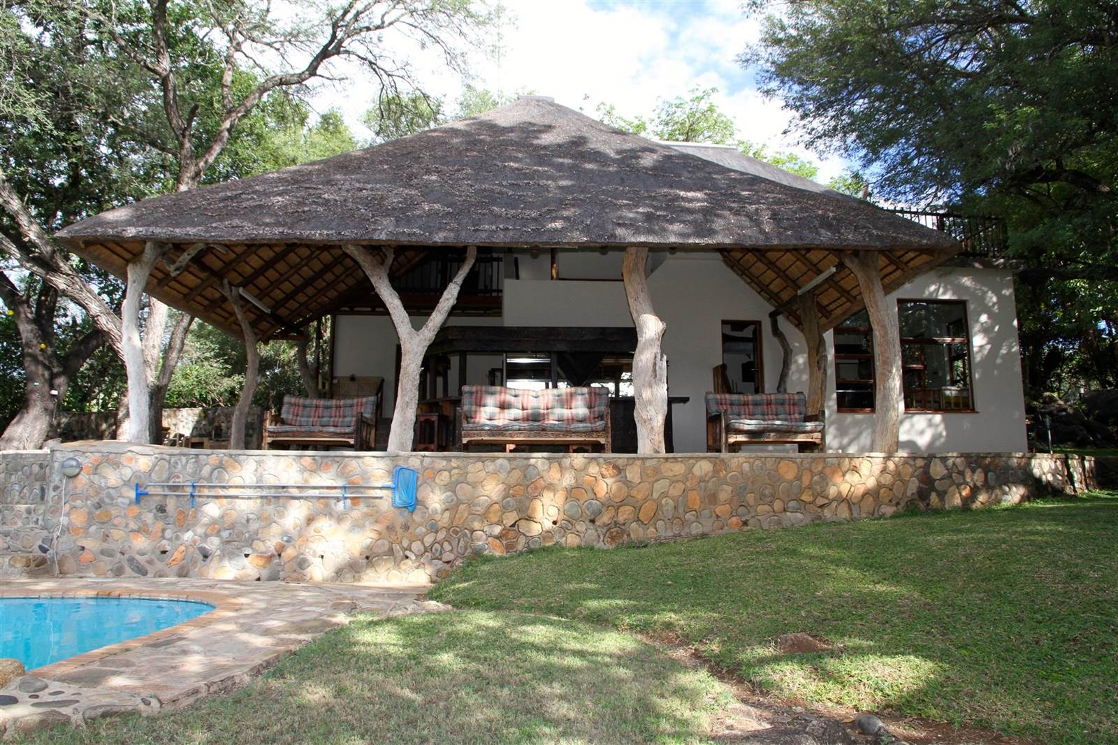 8 Bed House in Ndlovumzi photo number 3
