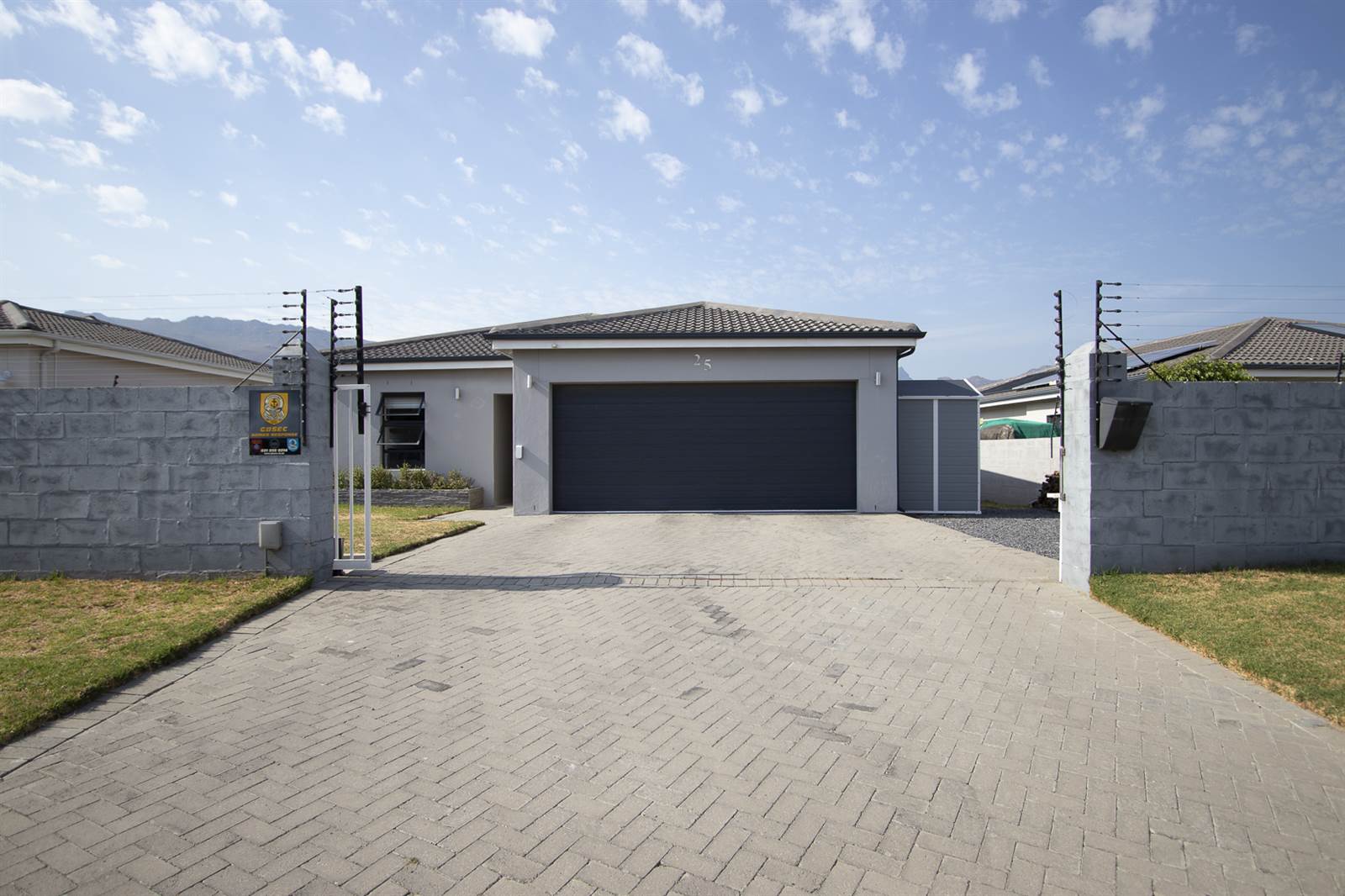 3 Bed House in Fairview Golf Estate photo number 2