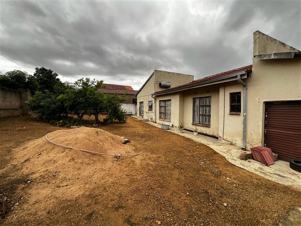 4 Bedroom House 4 Bedroom House